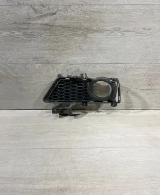 BMW 3 F30 F35 F31 Front bumper lower grill 18648510