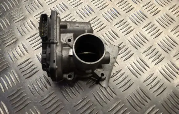 Toyota Yaris Throttle valve 261000N030