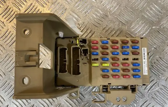 Subaru Impreza IV Fuse module 82201FJ010 206117