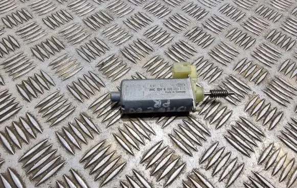 BMW 5 E60 E61 Seat adjustment motor 0390203234