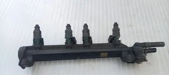 Fuel injector supply line/pipe