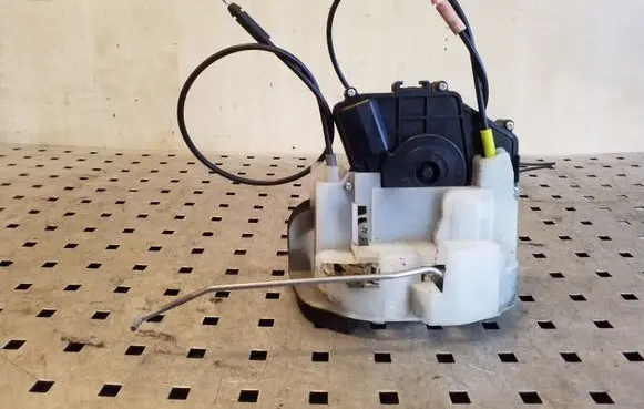 Subaru Forester SH Front door lock 100215