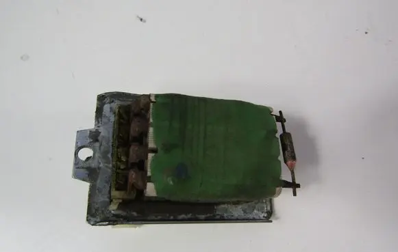 Volkswagen PASSAT B4 Heater blower motor/fan resistor 701959263A