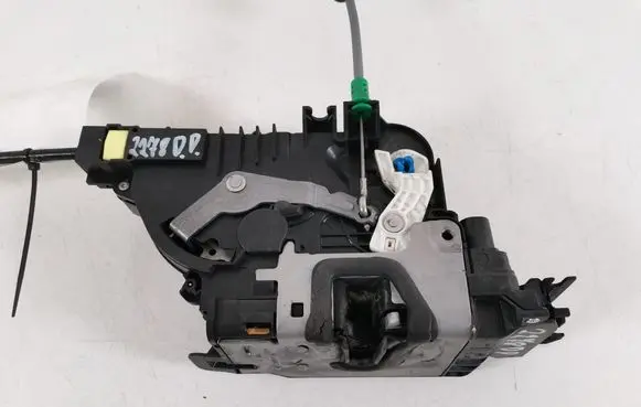 Mercedes-Benz Vito Viano W447 Front door lock A4477200335