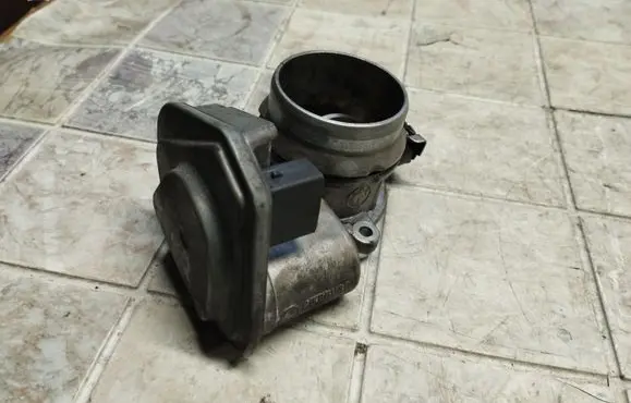 BMW 1 E81 E87 Throttle valve 780437302