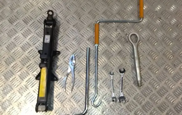 Lexus GS 300 350 430 450H Tool set 