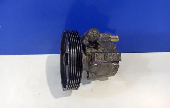 Volvo S40, V40 Power steering pump 30620812
