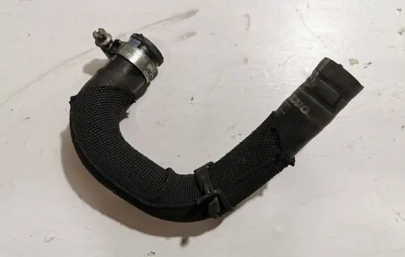 Coolant pipe/hose