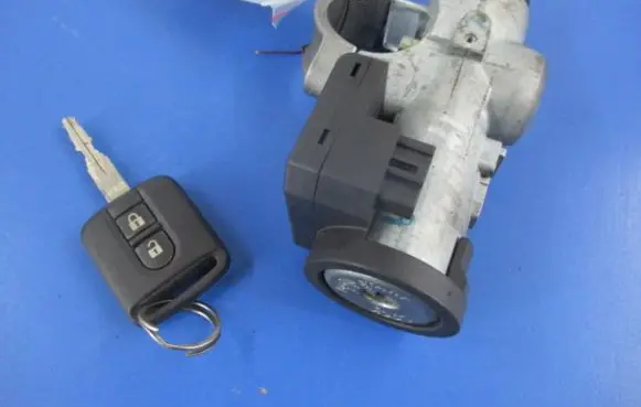 Nissan Almera Tino Ignition lock