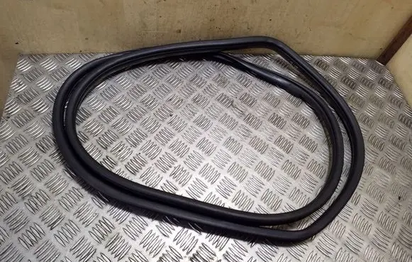 KIA Sorento Rear door rubber seal (on body) 
