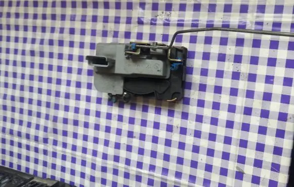Peugeot Partner Front door lock
