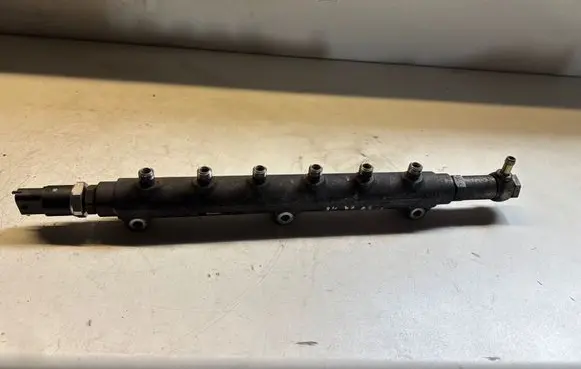 Volvo S80 Fuel main line pipe 0445215010
