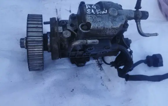 Audi A4 S4 B6 8E 8H Fuel injection high pressure pump 6383BT4017