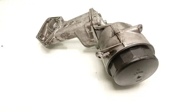 Oil filter mounting bracket