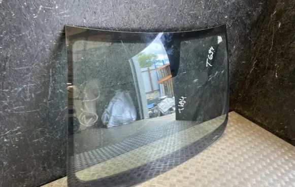 Dacia Sandero Front windscreen/windshield window 