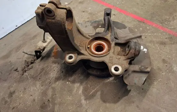 Front wheel hub