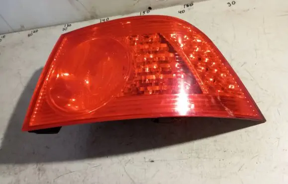 Volkswagen Phaeton Rear/tail lights 333155R
