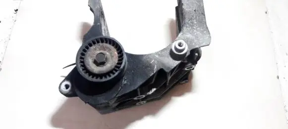 Ford Fiesta Engine mounting bracket E2333A890190B