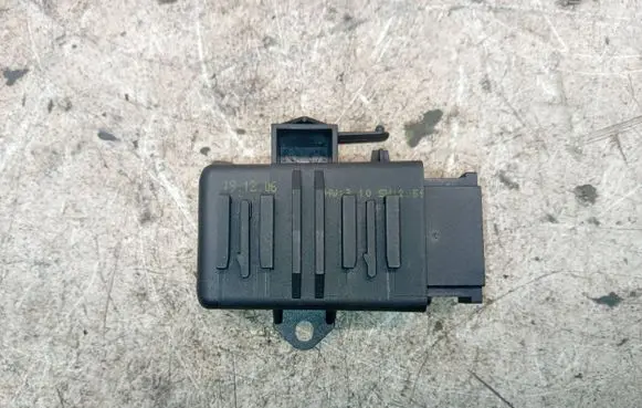 Porsche Cayenne (9PA) Seat heating relay 1Z0959772B