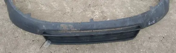 Front bumper lip