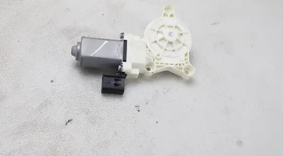 Dodge RAM 1500 DS Front door window regulator motor A15772200 163421330
