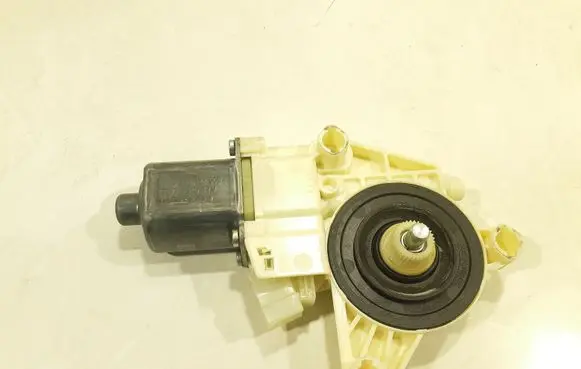 Mercedes-Benz E W212 Front door window regulator motor A2048200242