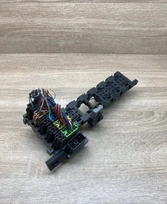 Audi 80 90 B3 Fuse module 893937503