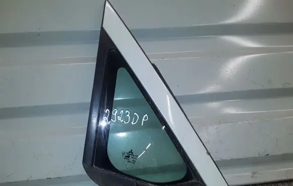 Mitsubishi Endeavor Front triangle window/glass 
