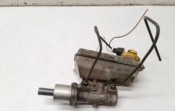 Master brake cylinder