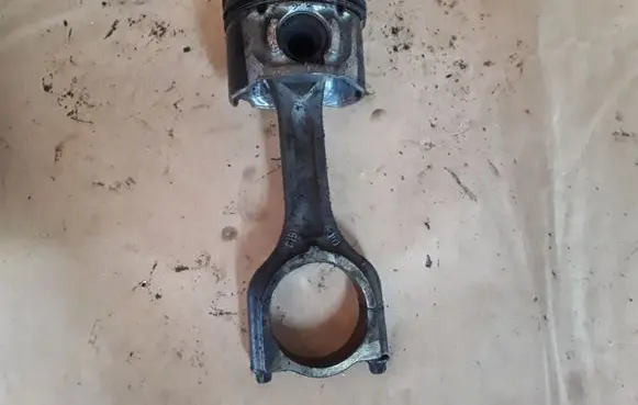 Citroen C3 Picasso Piston with connecting rod 619