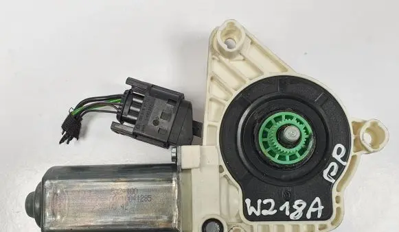 Mercedes-Benz CLS C218 AMG Front door window regulator motor A2078200542