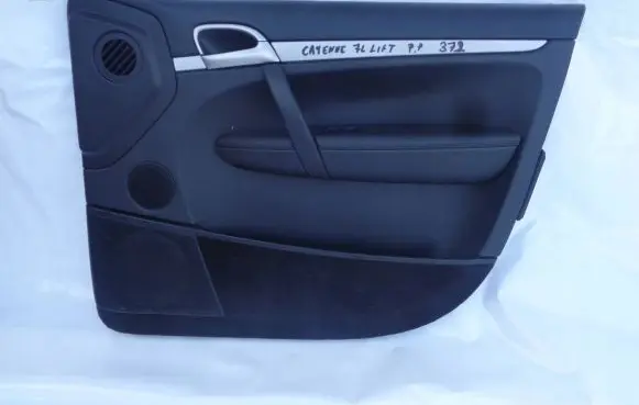 Porsche Cayenne (9PA) Front door card panel trim