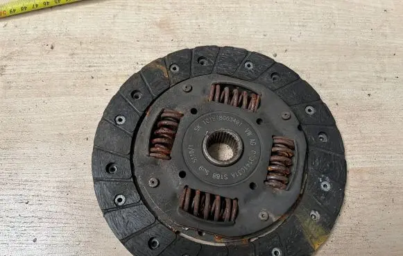 Volkswagen Fox Clutch pressure plate 03D141031A