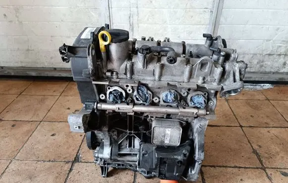 Volkswagen Jetta VI Engine CNL 04E103603L 04E103023BA