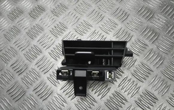Renault Clio V Rear air vent grill 687515357R