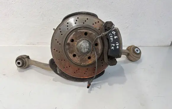 Mercedes-Benz C W204 Front wheel hub A2044212581 A2044210912 A2044212812