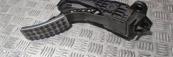 Mercedes-Benz ML W164 Accelerator throttle pedal A1643000104