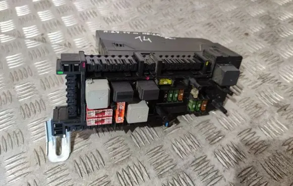 Mercedes-Benz C W204 Fuse module A2049060305 A2049019702