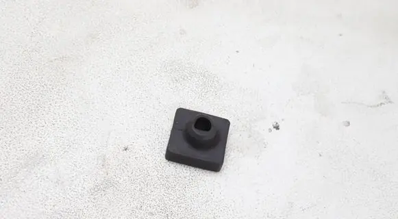 Dodge RAM 1500 DS Radiator mount bracket 68050200AA 1710