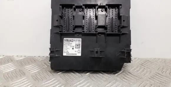 Volkswagen Tiguan Comfort/convenience module 5K037084D