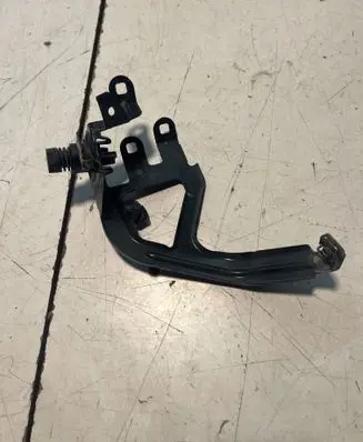 BMW 5 F10 F11 Fender mounting bracket 7183752