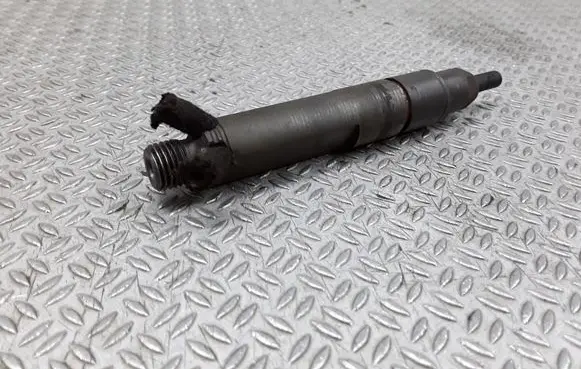Audi A4 S4 B5 8D Fuel injector 028130201G