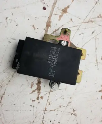 BMW 5 E34 Coolant fan relay 1379737 61311379737 55892110