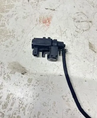 BMW X3 F25 Turbo solenoid valve 70088711 7626351