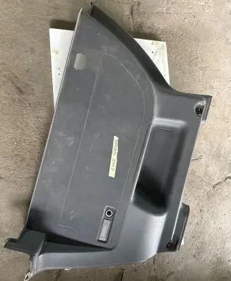 Volkswagen Touran I Trunk/boot lower side trim panel 1T0867036