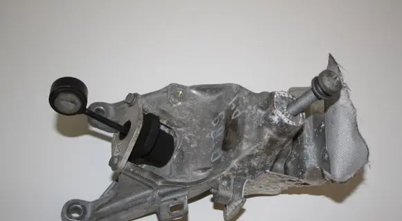 Audi A4 S4 B9 Engine mounting bracket 4M0199308AD
