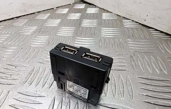 Volkswagen Atlas USB socket connector 5Q0035726L