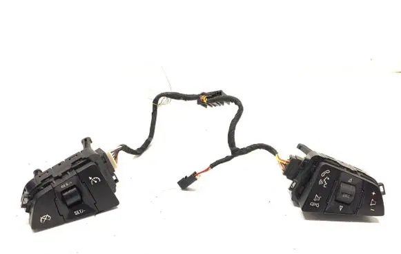 Steering wheel buttons/switches