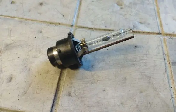 Mazda 3 I Xenon bulb 0819DOT MKCL0065