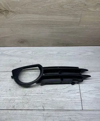 Audi A3 S3 8P Front fog light trim/grill 8P4807682B